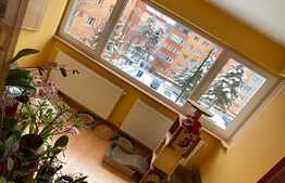 Apartament 3 camere, 75 mp, decomandat, zona Răcădău