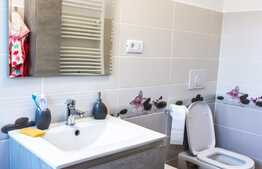 Apartament 2 camere, 65 mp, decomandat, gradina 85 mp, zona Noua