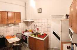 Casa 2 camere, 60mp utili, teren 350mp cota/parte, vecini in curte, zona Stadionul Tineretului, Bartolomeu