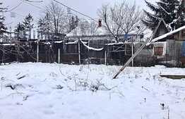 Casa 2 camere, 60mp utili, teren 350mp cota/parte, vecini in curte, zona Stadionul Tineretului, Bartolomeu