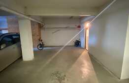 Vanzare 3 camere, 81 mp utili,etaj intermediar,boxa, garaj ,2 balcoane! Zona Sub Cetate!