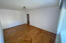 Apartament 3 camere, decomandat, A.C, zona strazii Bucuresti