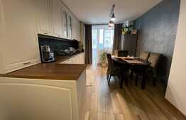 Apartament cu 3 camere, LUX, etaj intermediar, zona VIVO