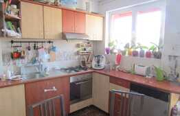 Apartament 3 camere, 104 mp, loc de parcare , zona Grand Hotel Italia !