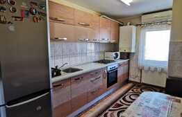 Apartament cu 3 camere decomandat, 75 de mp, parcare, zona Iulius Mall