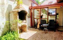 Doua apartamente de vânzare in casa