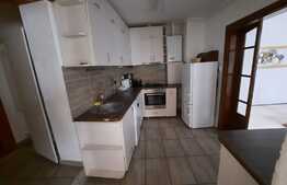 Doua apartamente de vânzare in casa