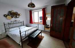 Doua apartamente de vânzare in casa