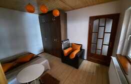 Doua apartamente de vânzare in casa