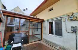 Doua apartamente de vânzare in casa