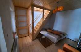 Doua apartamente de vânzare in casa