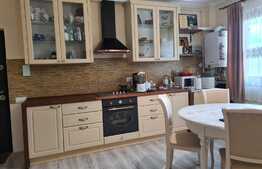 Apartament modern, 55mp, etaj 1, parcare cu CF! Zona strazii Sub Cetate!