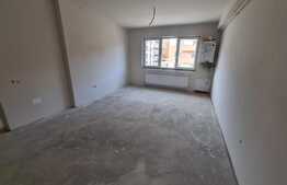 Apartament  2 camere , 50mp, semifinisat, balcon! Zona Vivo!