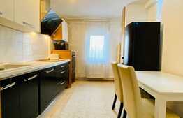 Apartament cu 3 camere, 65 mp, decomandat, zona Piata Cipariu