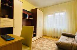 Apartament cu 3 camere, 65 mp, decomandat, zona Piata Cipariu