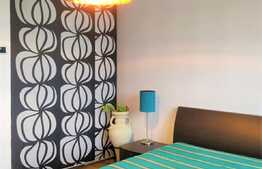 REDUCERE DE PRET! Apartament 2 camere, decomandat, etaj intermediar, baie cu geam in Piata Mihai Viteazu