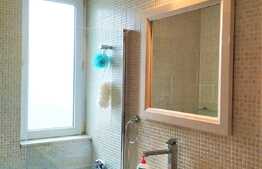 REDUCERE DE PRET! Apartament 2 camere, decomandat, etaj intermediar, baie cu geam in Piata Mihai Viteazu