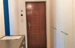 REDUCERE DE PRET! Apartament 2 camere, decomandat, etaj intermediar, baie cu geam in Piata Mihai Viteazu