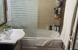 Apartament 3 camere, 71 mp, decomandat, zona Centru Civic