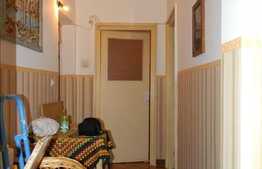 Apartament 3 camere, 49,8 mp, decomandat, etaj intermediar, zona Piata Flora