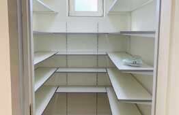 Casa cu 7 camere, 220 mp, 2 niveluri, curte, zona strazii Maramuresului