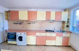 Casa cu 7 camere, 220 mp, 2 niveluri, curte, zona strazii Maramuresului