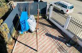Casa cu 7 camere, 220 mp, 2 niveluri, curte, zona strazii Maramuresului