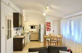 Apartament cu 3 camere, 90 mp, zona UMF