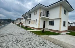 Duplex de vanzare,  120 mp utili, 240 teren, zona de case nou dezvoltata !