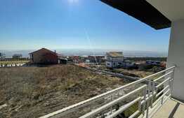 Apartament de vanzare, 4 camere, 121 mp, subsol 60 mp, 3 parcari, zona Voronet