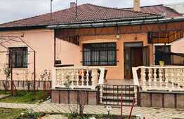 Casa individuala cu 4 camere, teren 410 mp, zona Farmec