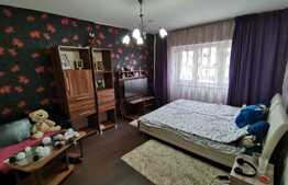 Apartament de 3 camere, 63 mp, decomandat, etaj intermediar, zona strazii Bucuresti