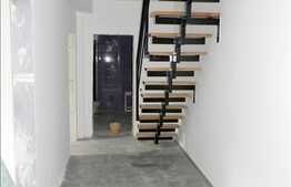 Vanzare apartament la mansarda cu scara interioara, 95 mp utili