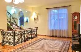Casa individuala 400 mp cu 7 camere, 2000 mp teren, zona Taietura Turcului