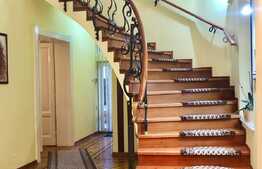 Casa individuala 400 mp cu 7 camere, 2000 mp teren, zona Taietura Turcului