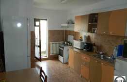 Apartament de vanzare, 3 camere, deomandat,boxa la subsol, zona Intre Lacuri!