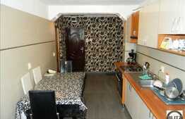 Vanzare apartament cu 4 camere, 91 mp, decomandat,  garaj