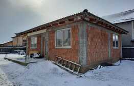 Casa de vanzare, 220 mp, teren de 850 mp, Sanpetru