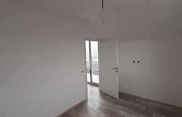 Apartament 3 camere, 50 mp, CF, balcon, zona strazii Tineretului!