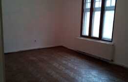  Apartament cu 2 camere, decomandat,boxa, renovabil, zona strazii Traian