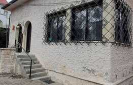 Casacu 4 camere, 119 mp, 2 parcari, zona linistita!
