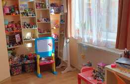 Apartament 3 camere, 61 mp, etaj intermediar, zona strazii Stejarului