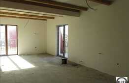 Apartament la mansarda cu 3 camere,  70 mp, decomandat, semifinisat