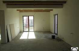 Apartament la mansarda cu 3 camere,  70 mp, decomandat, semifinisat