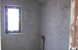 Apartament la mansarda cu 3 camere,  70 mp, decomandat, semifinisat