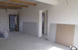 Apartament la mansarda cu 3 camere,  70 mp, decomandat, semifinisat