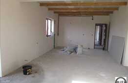 Apartament la mansarda cu 3 camere,  70 mp, decomandat, semifinisat