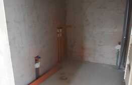 Apartament 3 camere, CF, Parcare,  semifinisat, posibilitate Balcon! Zona strazii Teilor!