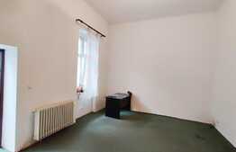 CENTRU! Garsoniera spatioasa intr-o zona excelenta, tavan inalt!