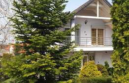 Vila exclusivista cu piscina, 300 mp utili, 1100 mp teren